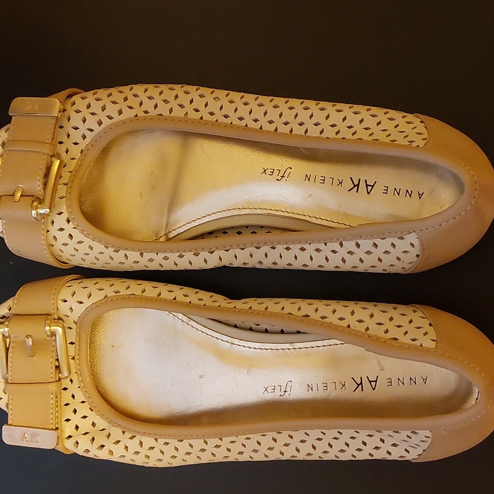 Anne Klein iflex flats